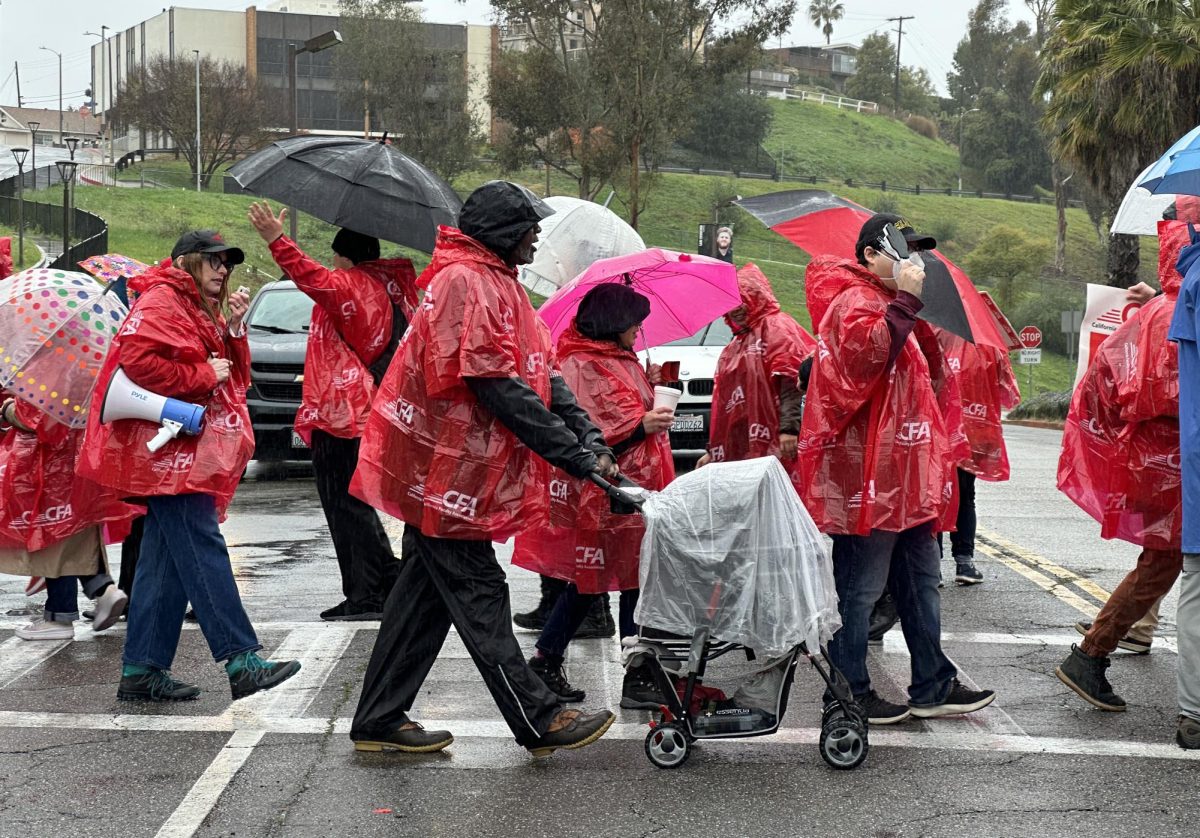 Members of the California Faculty Association strike in front of the CSULA U-SU building on Monday, Jan. 22, 2024. Photo by Xavier Zamora/University Times